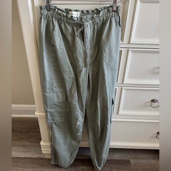 Abercrombie & Fitch Pants - Abercrombie & Fitch Small Cargo Pants - Olive